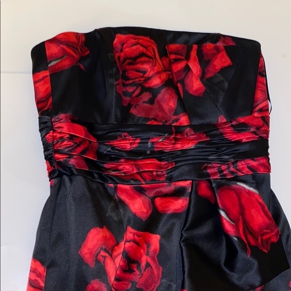 White H Black M red and black formal dress - Picture 3 of 6